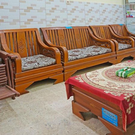 Putih Mulia Homestay Syariah Lumajang エクステリア 写真
