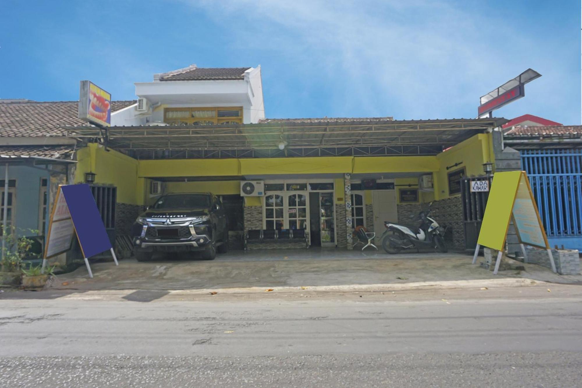 Putih Mulia Homestay Syariah Lumajang エクステリア 写真