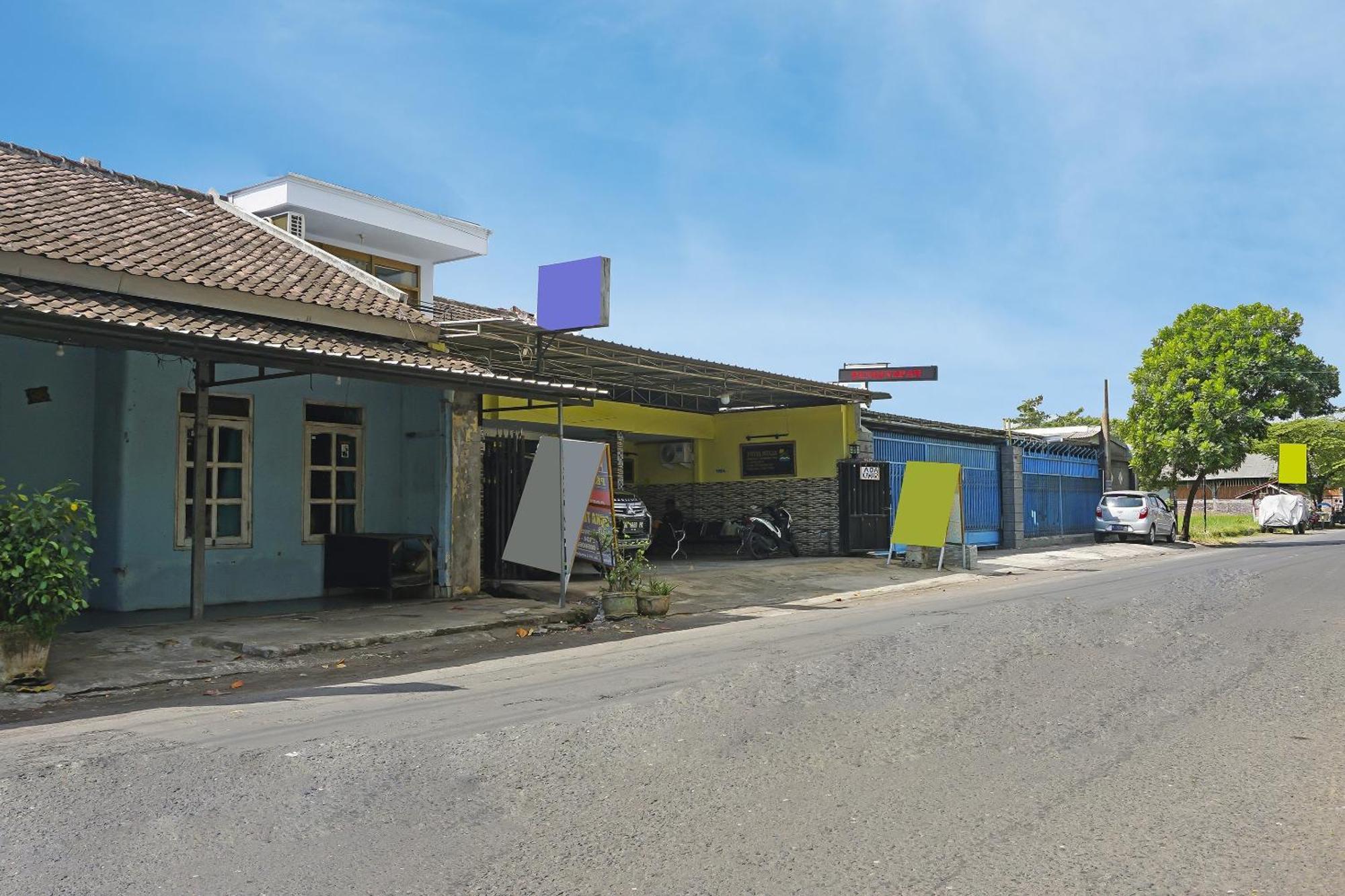 Putih Mulia Homestay Syariah Lumajang エクステリア 写真