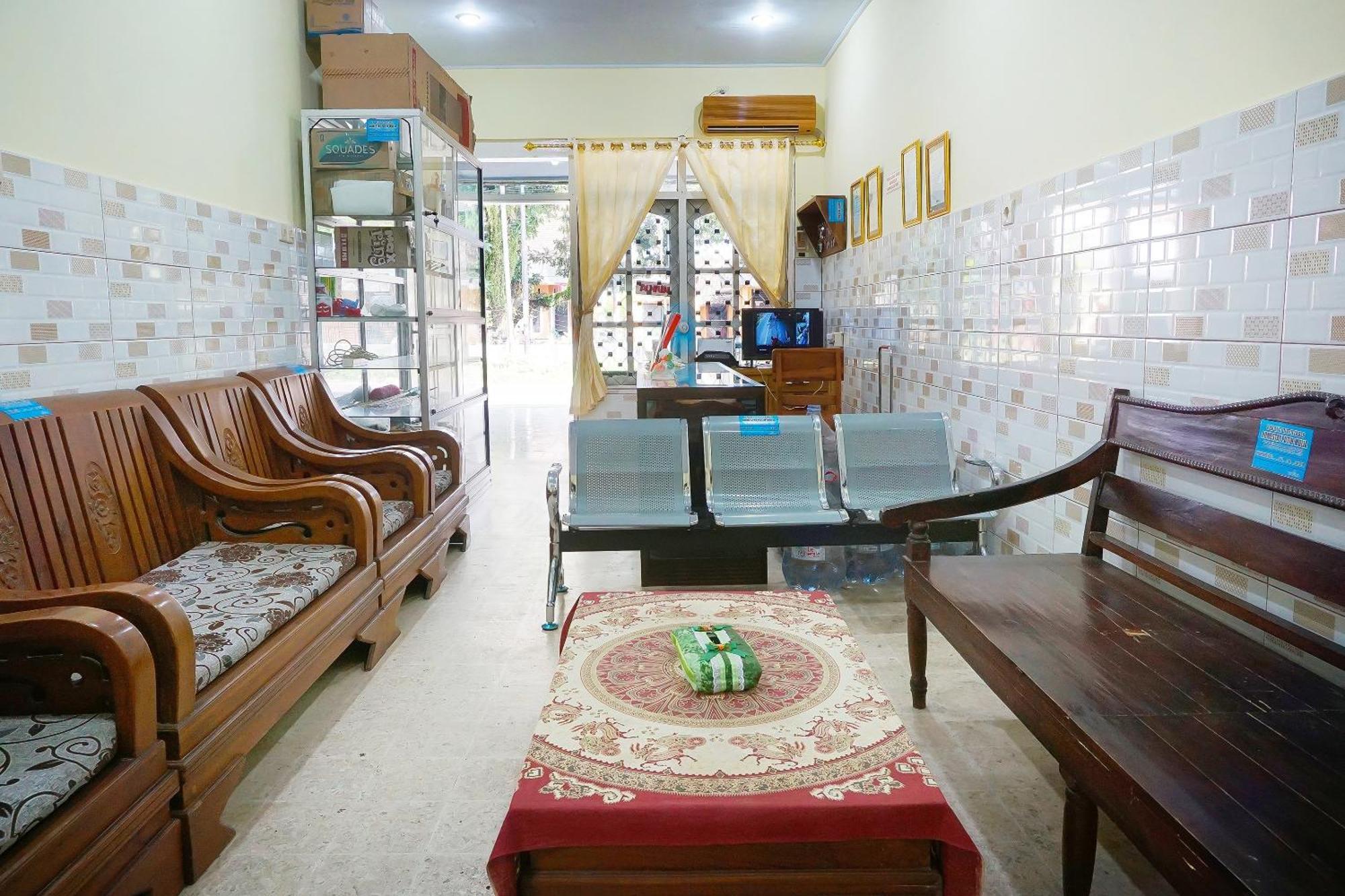 Putih Mulia Homestay Syariah Lumajang エクステリア 写真